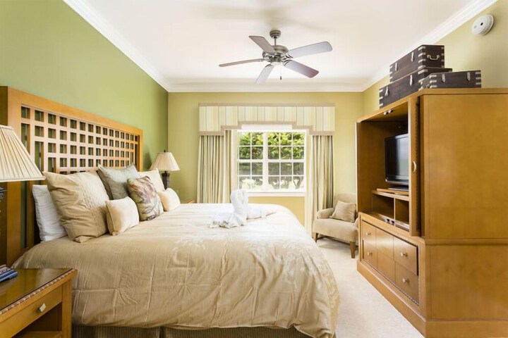 Room 10 of 30