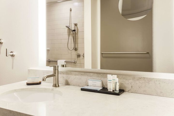 Embassy Suites by Hilton Syracuse Destiny USA