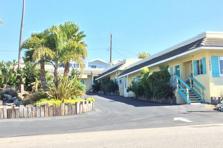 Beach Bungalow Inn and Suites