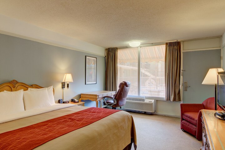 Room 6 of 14