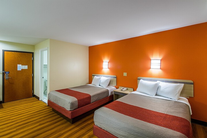 Room 34 of 38