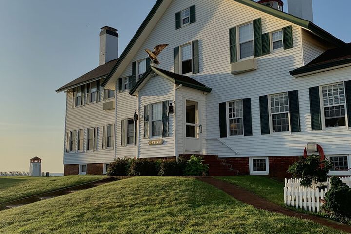 Lighthouse Inn