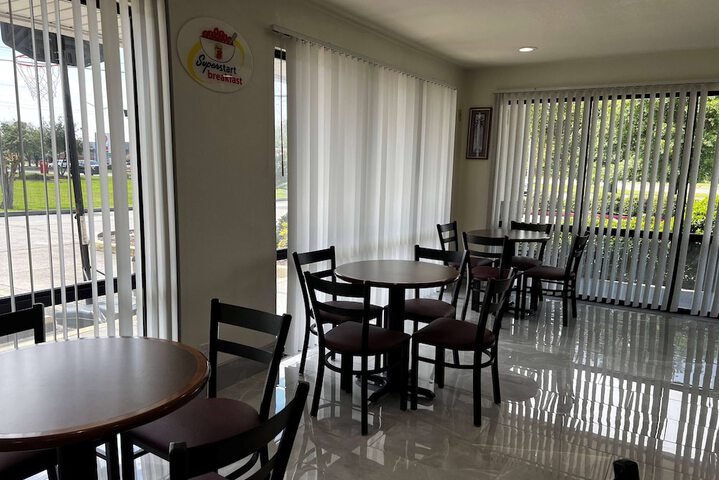 Super 8 by Wyndham Slidell