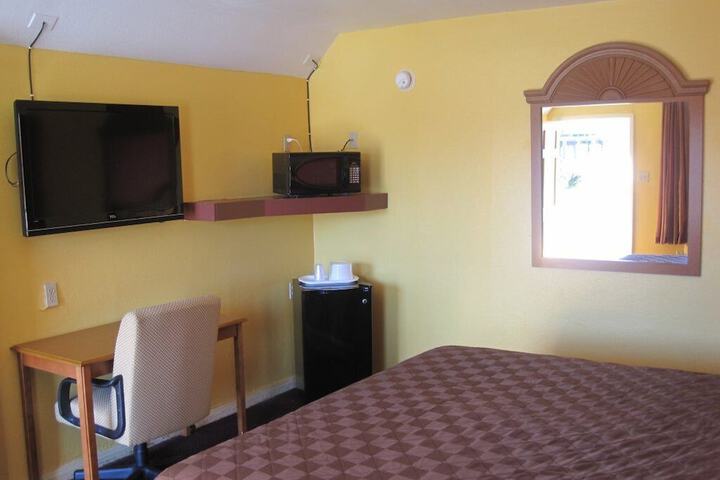 Room 3 of 8