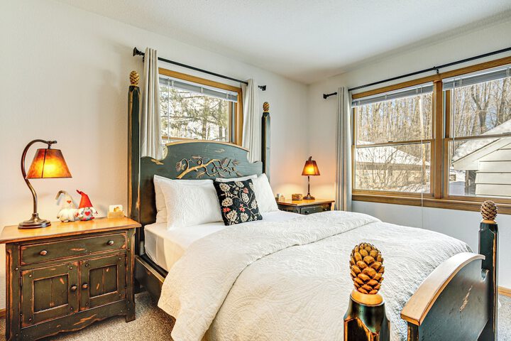 Lakefront Home w / Private Beach in Rhinelander!