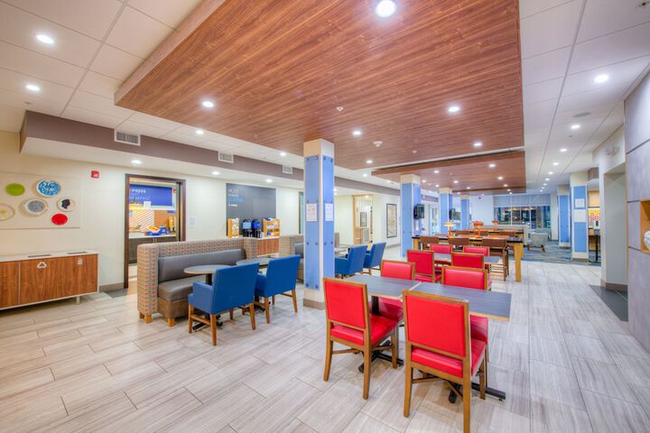 Holiday Inn Express & Suites Remington by IHG