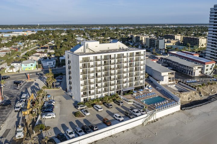 Hotel 6 of 105