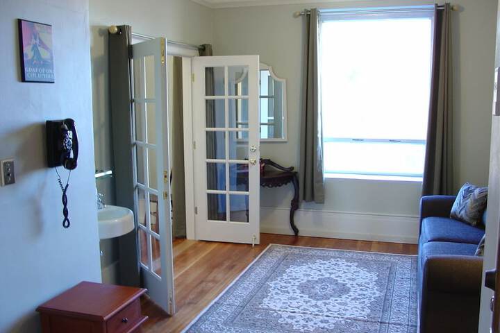 Room 22 of 68