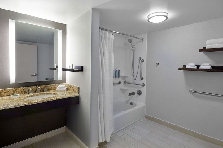 Room 15 of 39