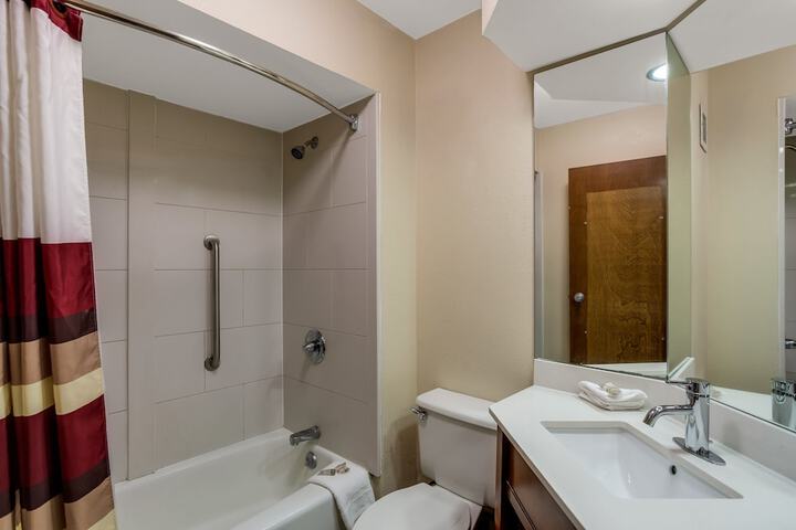 Room 32 of 39