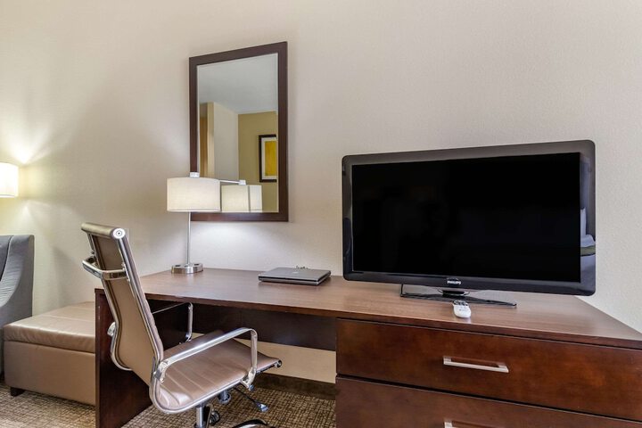 Comfort Inn & Suites Lakeside