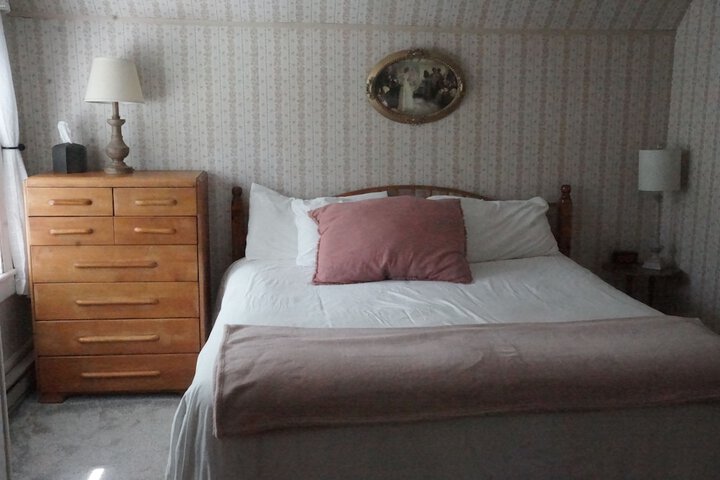 Room 11 of 33
