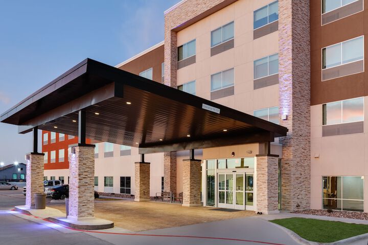 Holiday Inn Express Kermit by IHG