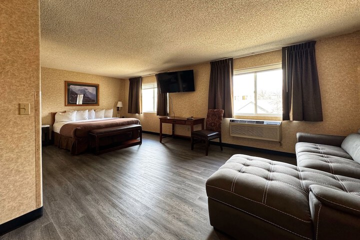 Room 32 of 65