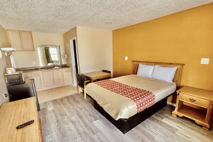 Room 15 of 38