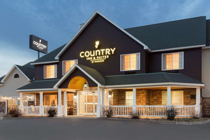 Country Inn & Suites by Radisson Little Falls, Mn