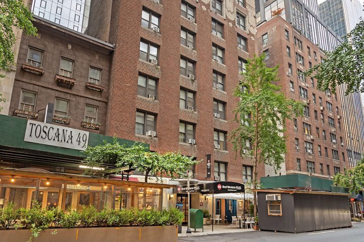 Hotel 4 of 82