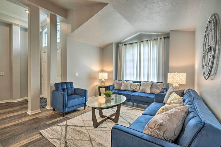 Apopka Single-story Home w / Private Lanai + Pool!