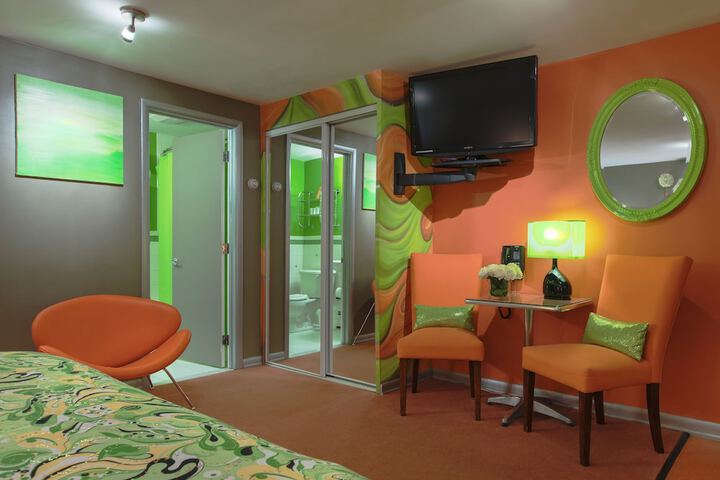 Room 42 of 168