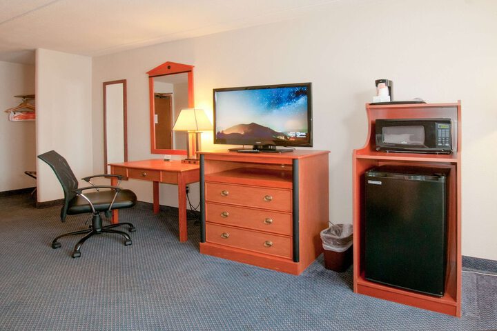 Room 12 of 25
