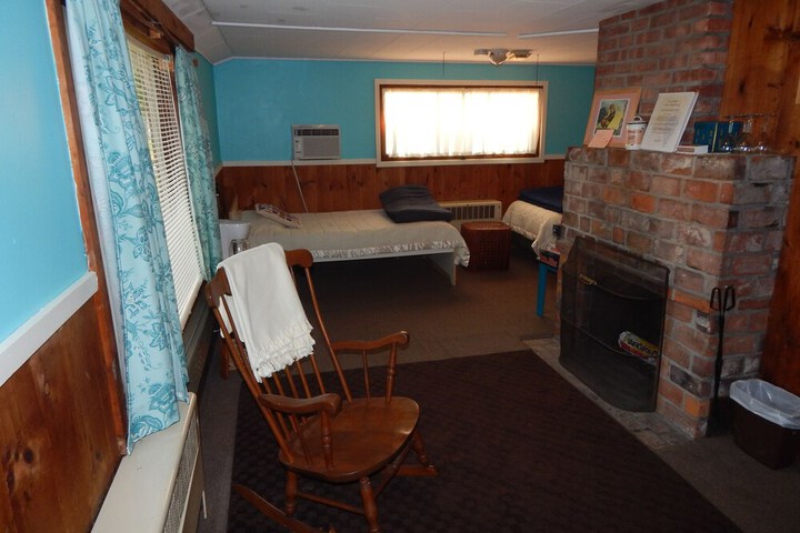 Room 9 of 34