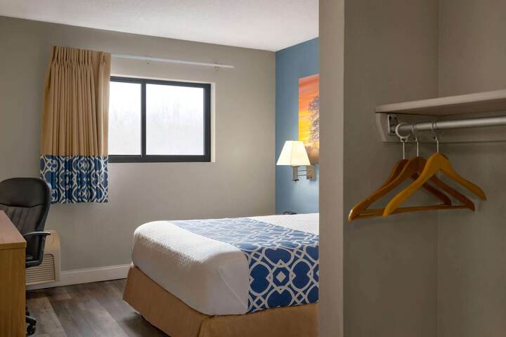Room 11 of 25