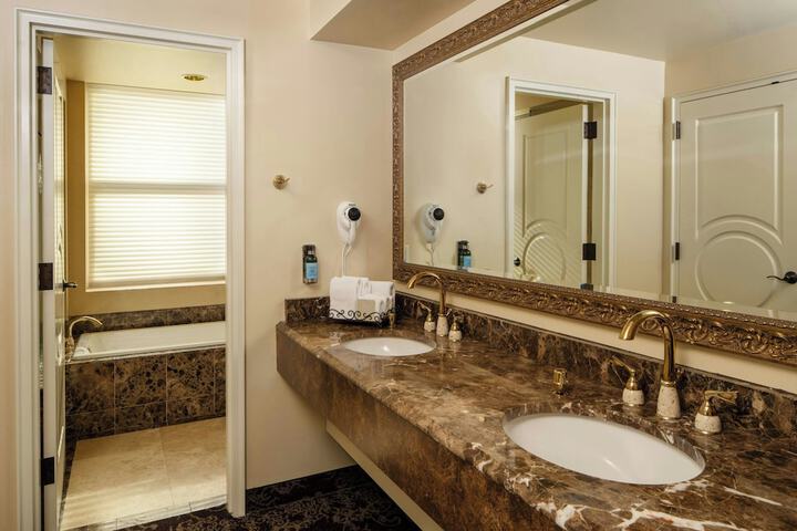 Davenport Hotel Autograph Collection