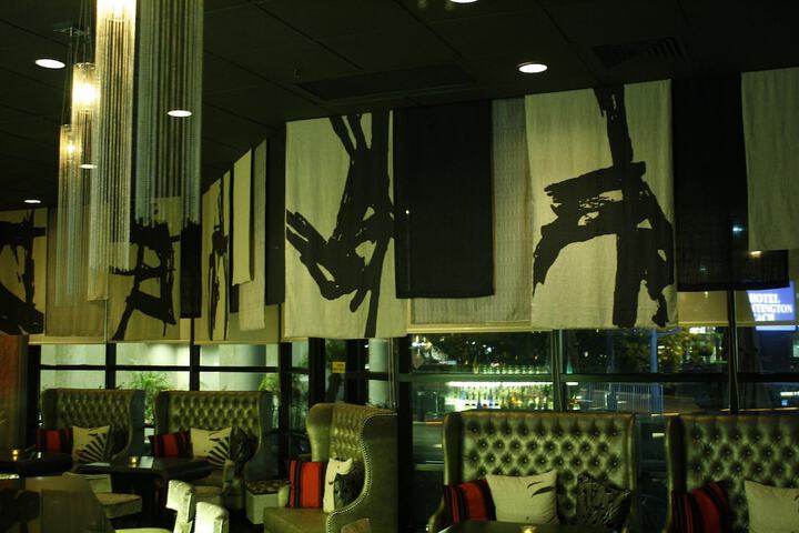 Lounge 28 of 40
