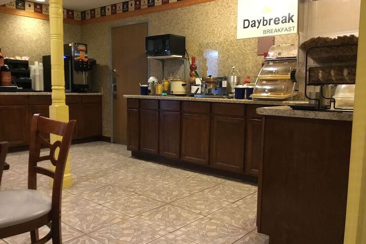 Days Inn by Wyndham Lake Village