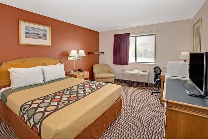 Room 17 of 18