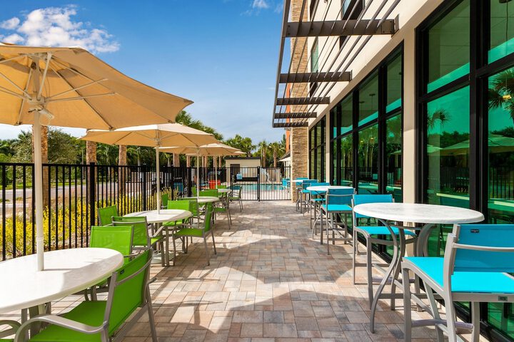 Holiday Inn Express & Suites Ft. Myers Beach-Sanibel Gateway by IHG