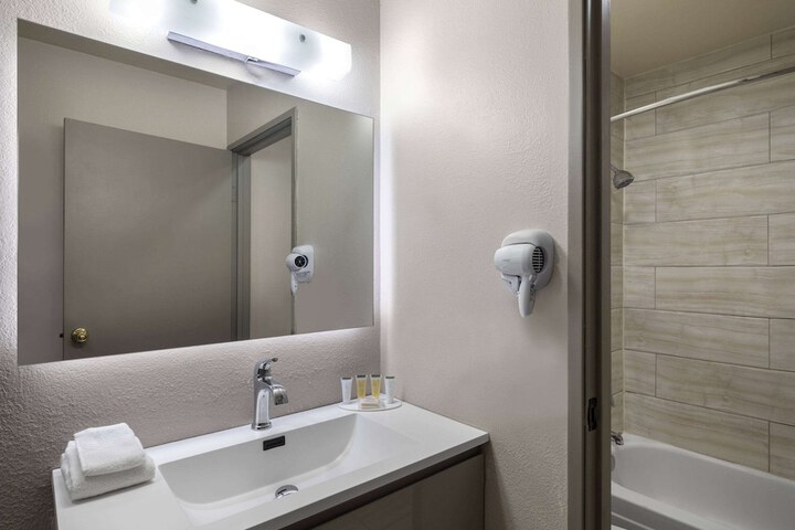 Days Inn by Wyndham Las Vegas Airport Near the Strip