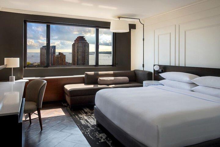 Room 27 of 62