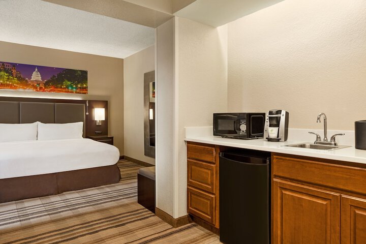 Holiday Inn Washington-Dulles International Airport by IHG