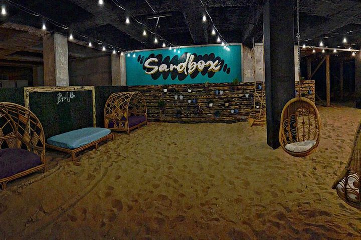 Lounge 55 of 84