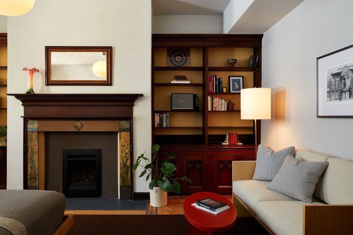Room 6 of 32