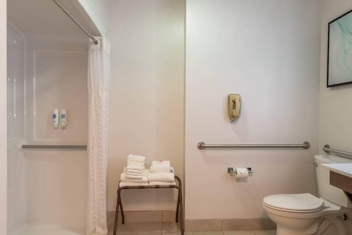 Comfort Inn & Suites Near Burke Mountain