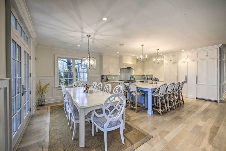 Shelter Island Retreat w / Outdoor Pool!