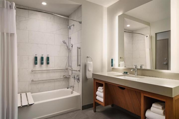 Doubletree by Hilton Greenville Airport