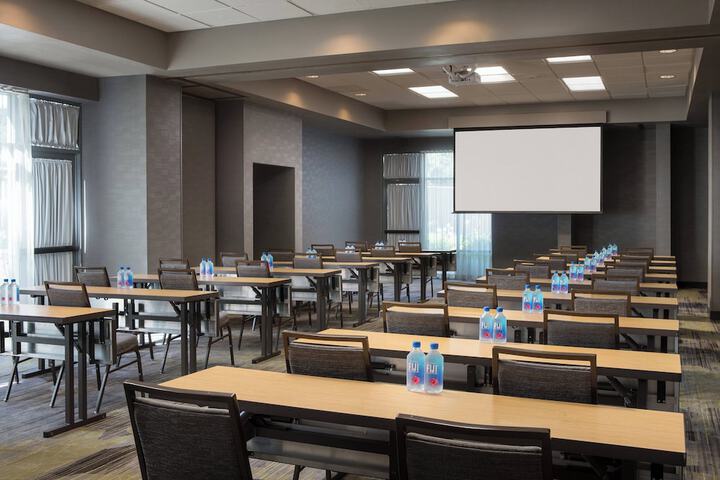 Courtyard by Marriott Richmond / Berkeley