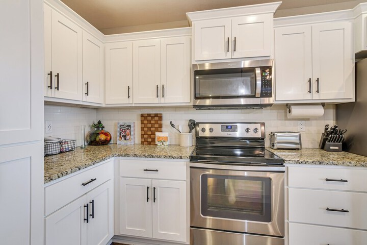 Pool Access Grill & Gazebo: Ozark Getaway!
