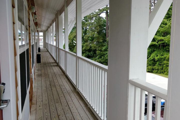 Topsail Shores Inn