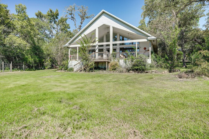 Franklin Home w / Water Views: Outdoor Dining Area!