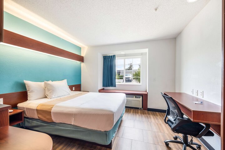 Room 11 of 29