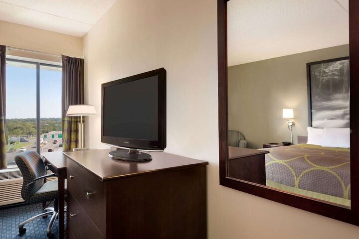 Super 8 by Wyndham Liverpool / Syracuse North Airport
