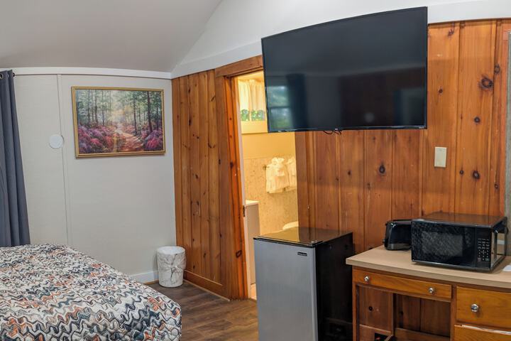 Room 102 of 183