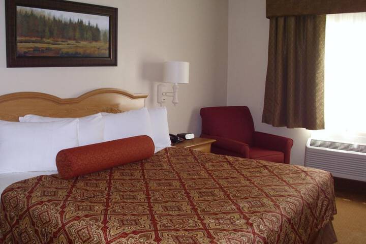 Savanna Inn & Suites