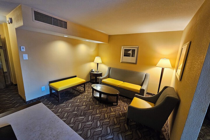 Clarion Inn & Suites Roswell