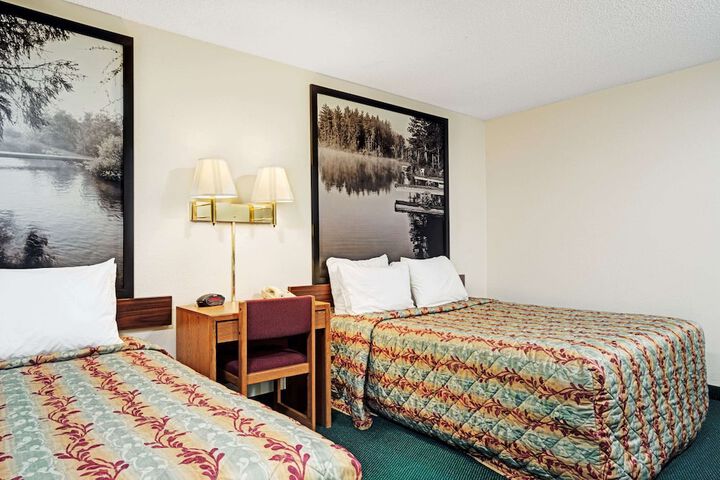 Room 13 of 16