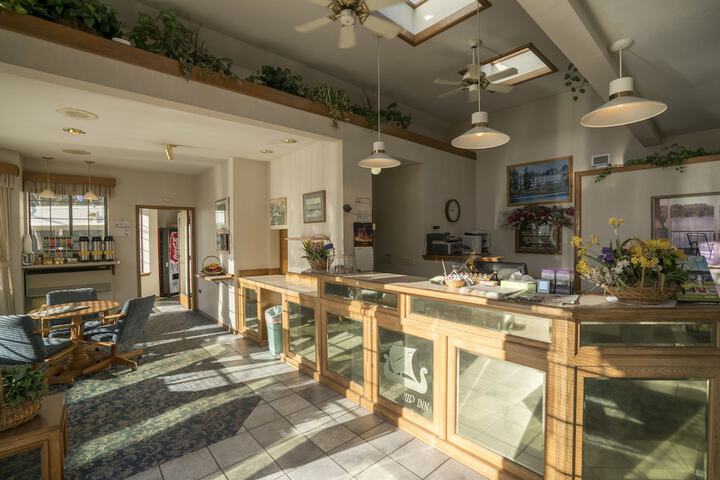 Flagship Inn